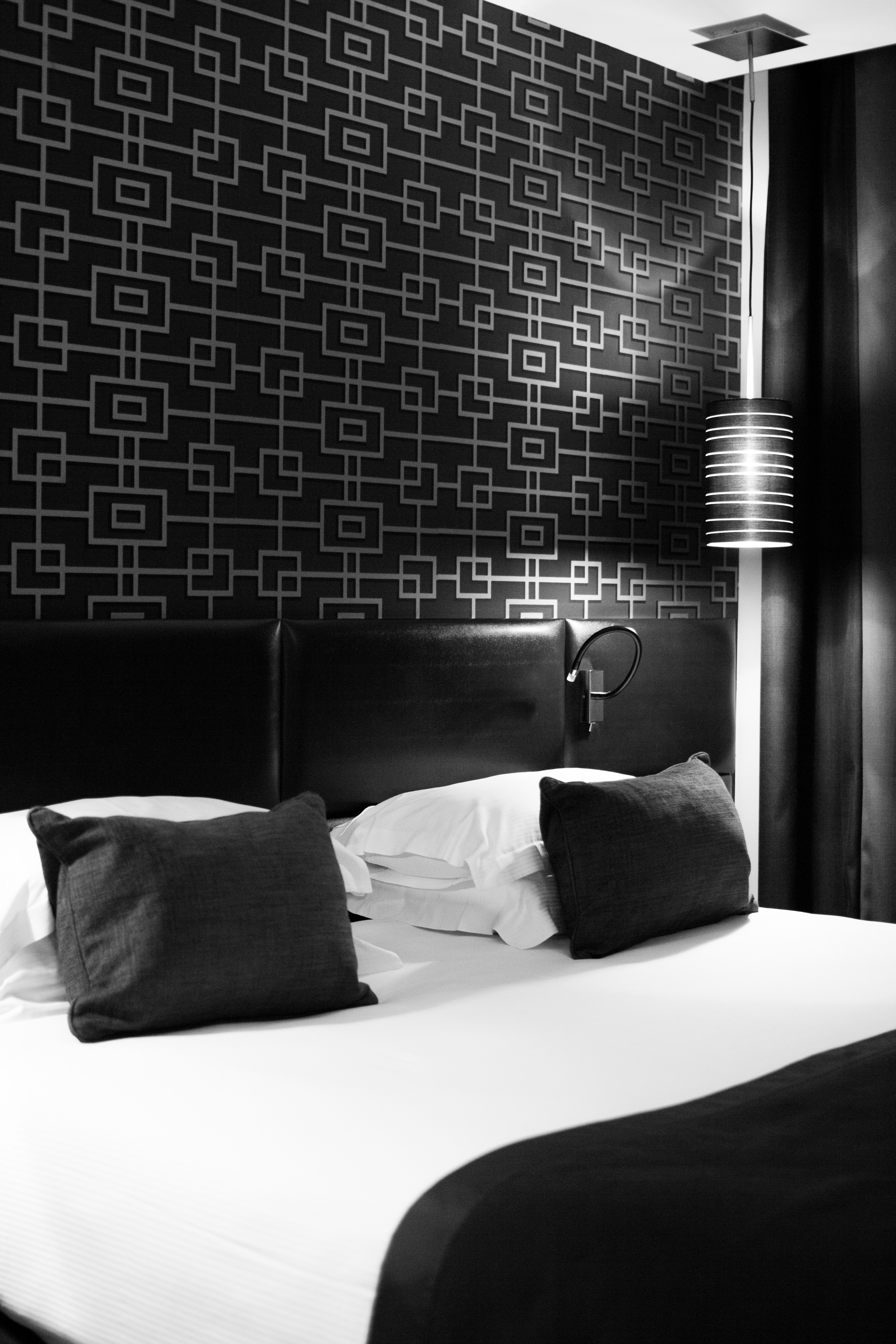 Le Grey Bedroom